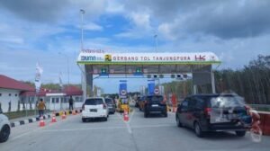 Gerbang-Tol-Tanjungpura