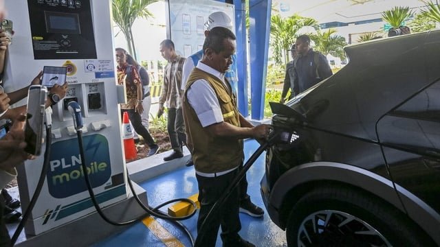 antarafoto-menteri-esdm-tinjau-spklu-di-pelabuhan-merak-1741856122_ratio-16x9