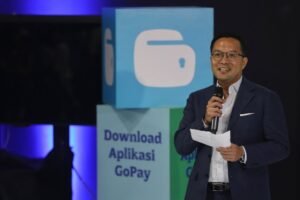 bisnis.com baru 45 hari menjabat ceo goto ini gebrakan patrick walujo_1692156874