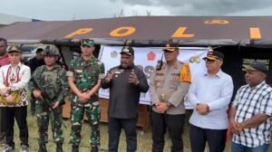 bupati-yahukimo-didimus-yahuli-memberikan-keterangan-terkait-penyerangan-di-distrik-anggruk-1742790801909_169