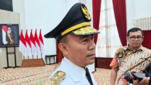 Wakil-Gubernur-Kalimantan-Barat-Krisantus-Kurniawan-696x392