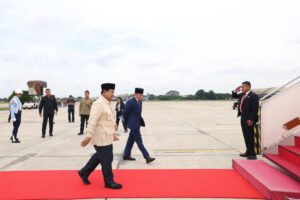 lawatan-ke-mesir-prabowo-subianto-hanya-didampingi-seskab-teddy-tdt