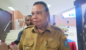 Bupati-Kepulauan-Yapen-Benyamin-Arisoy-di-Kota-Jayapura-1