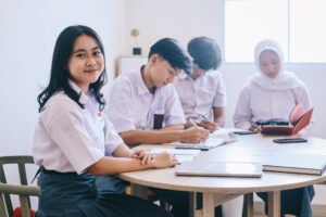 murid-sekolah-menengah-atas
