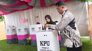 Suasana-PSU-di-TPS-02-Desa-Tuladenggi-Kecamatan-Telaga-Biru-ddddd-1-300x168-1
