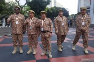 kepala-daerah-pakai-loreng-cokelat-saat-memulai-retret-gelombang-ii-foto-685777f4e01ef