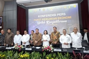 konferensi_pers_paket_kebijakan_ekonomi_ppn_12__2024-12-16_bisniscom_bisnis_indonesia_1734320385