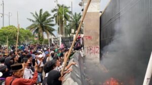 demo-mahasiswa-ricuh-di-dpr
