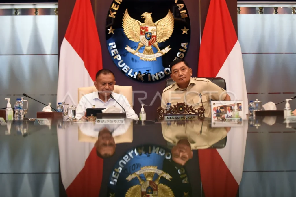 sjafrie-sjamsoeddin-pimpin-rapat-perdana-sebagai-menko-polkam-ad-interim-1k5f5-dom