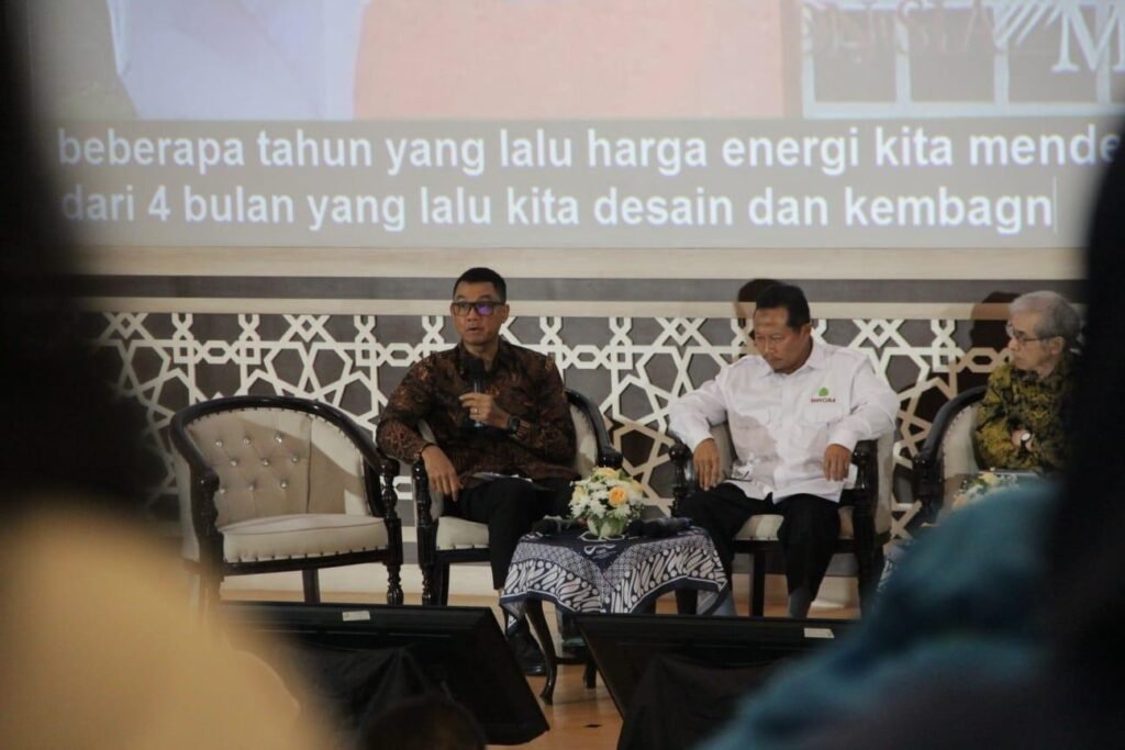 Direktur-Utama-PT-PLN-Persero-Darmawan-Prasodjo-8899900