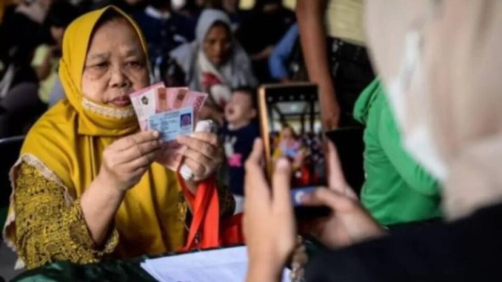 Penerima-bansos-4027962135