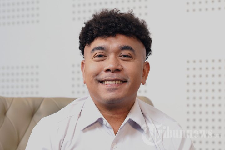 Wawancara-Khusus-dengan-Staf-Khusus-Milenial-Billy-Mambrasar_20241011_180348