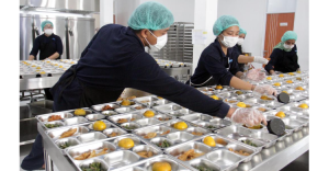 penyedia-makan-bergizi-gratis-dapurnya-bersih-pegawai-kenakan-pakaian-khusus-10012025-084539-300x156