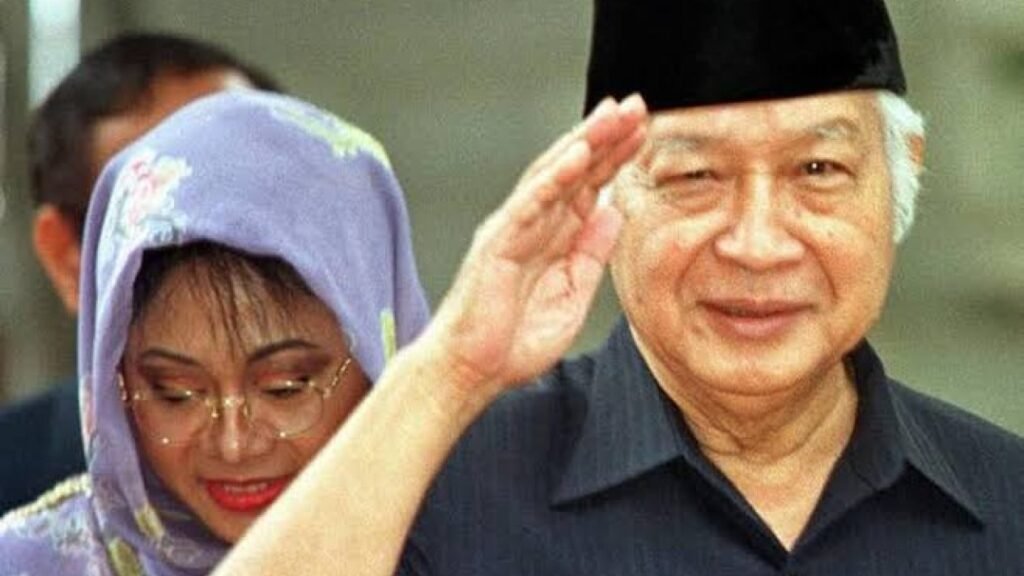 690cbac2c7ae1-ilustrasi-foto-soeharto_1265_711