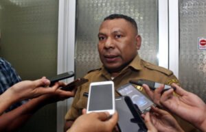 Wakil-Gubernur-papua-Aryoko-Rumaropen-696x448