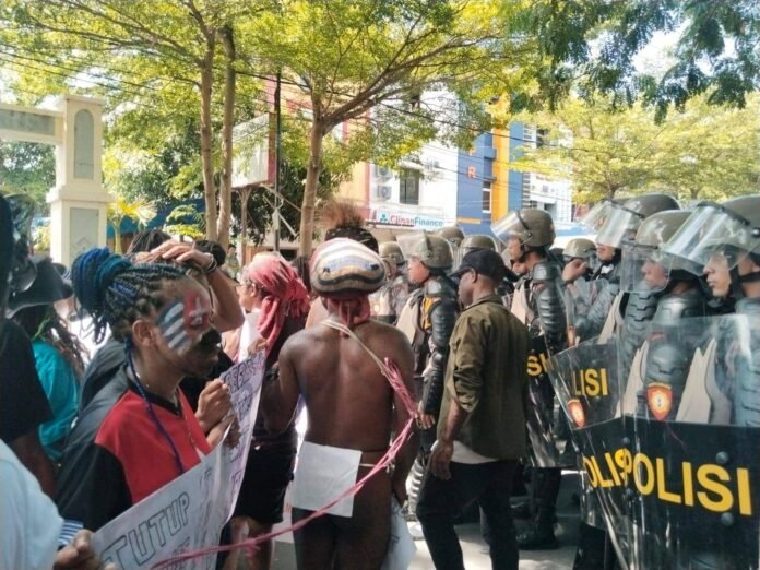 aksi-demo-hut-opm-papua-696x522