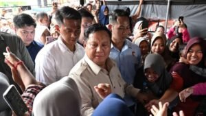 045022800_1765619207-Prabowo_usai_Meninjau_Korban_Bencana-768x432