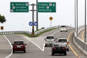 Arus-balik-di-tol-Ngawi-ramai-lancar-030425-abs-1-768x512