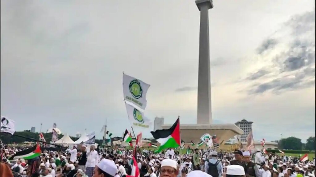 Massa-Aksi-Reuni-212-di-Silang-Monas_1