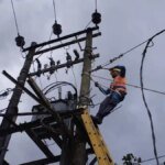 PLN-Memperbaiki-Jaringan-Listrik-Jalur-Tarutung-Sibolga_20251202_185722