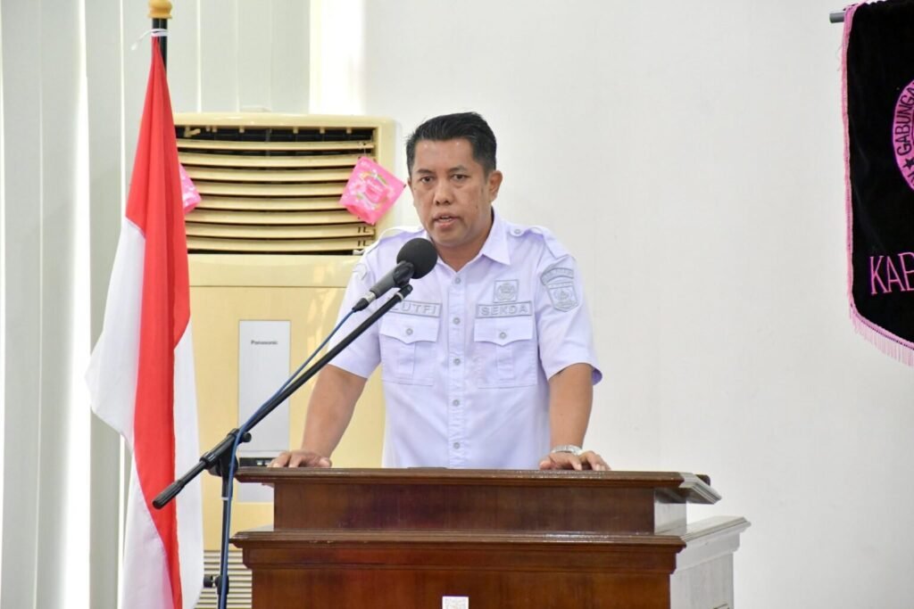 Sekretaris-Daerah-Kabupaten-Agam-Lutfi-AR-1536x1024