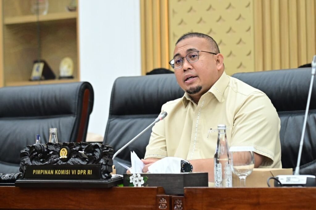 Wakil_Ketua_Komisi_VI_DPR_RI_Andre_Rosiade_saat_RDP_Komisi_VI_DPR_RI_dengan_jajaran_direksi_PT_Aneka20250929185530