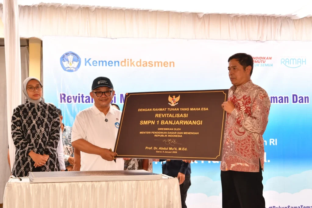 mendikdasmen-abdul-muti-resmikan-42-sekolah-revitalisasi-di-garut-tekankan-peningkatan-sdm-unggul