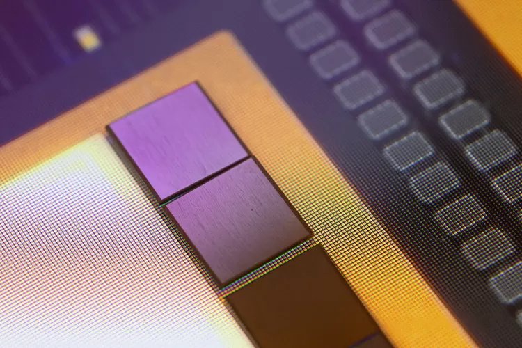 semikonduktor_bloomberg-seongjoon_cho_418851634_bisniscom_bisnis_indonesia_1731927702-2089642497