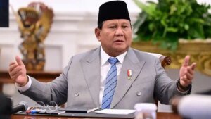 Presiden-Prabowo-Subianto-memberikan-arahan-kepada-para-anggota-Komisi-Reformasi-Polri
