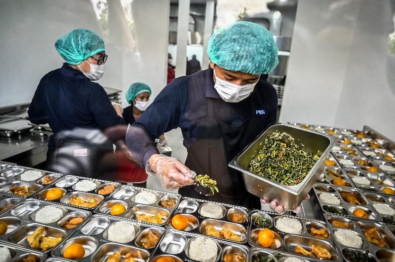 antarafoto_pendistribusian_makanan_bergizi_di_sppg_palmerah_1736153353_34939f11dc