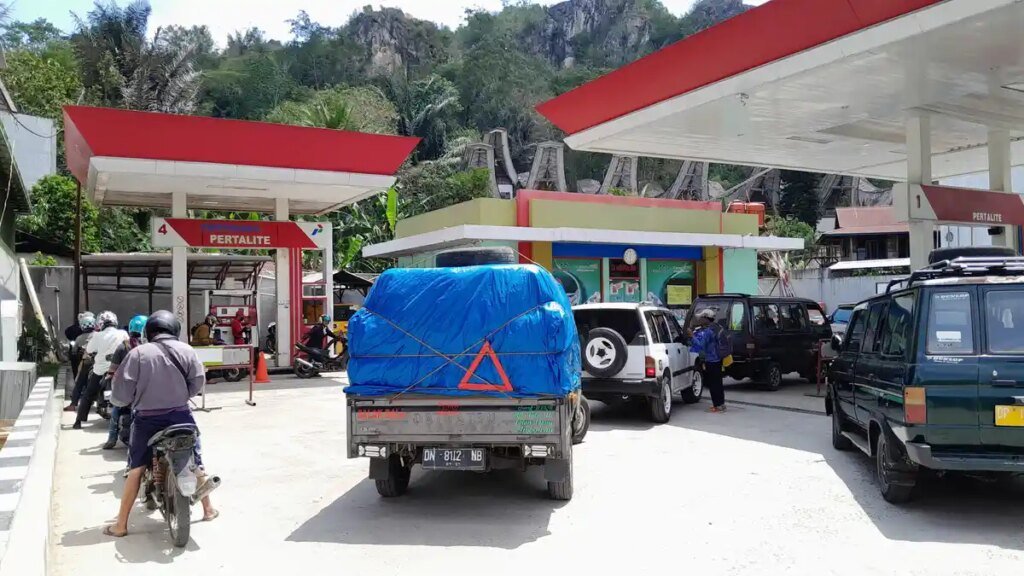 antrian-pertamina-spbu-mandetek-makale-tana-toraja-15112023