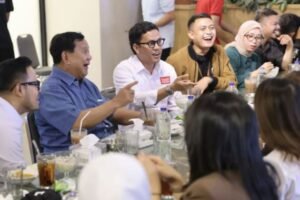menteri-pertahanan-ri-prabowo-subianto-berbincang-santai-sem-lvhw