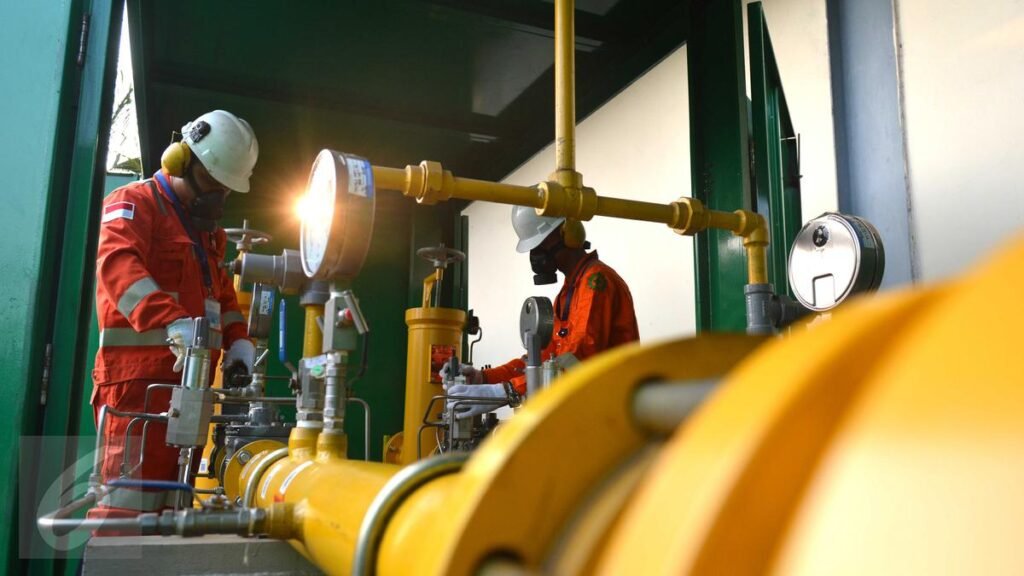 018039600_1446035111-20151028-PGN-Salurkan-Gas-ke-Industri-3