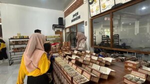 Suasana-Toko-oleh-oleh-Jogkem-di-Jalan-Kaliurang-Pakem-Kabupaten-Sleman