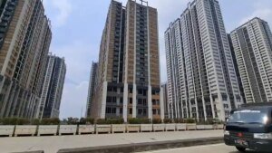 Suasana-di-ruang-publik-District-1-Meikarta-Cikarang-Jawa-Barat