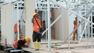 bangun-huntara-hutama-karya