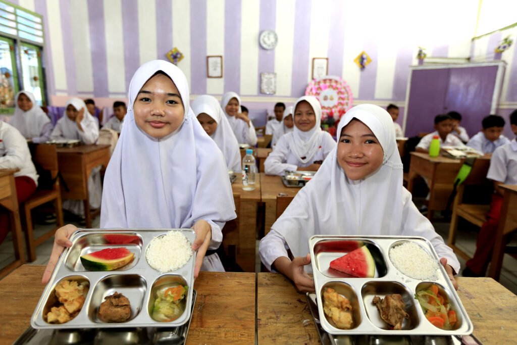 efisiensi-anggaran-700-triliun-untuk-makan-bergizi-dan-danantara-18022025-104657