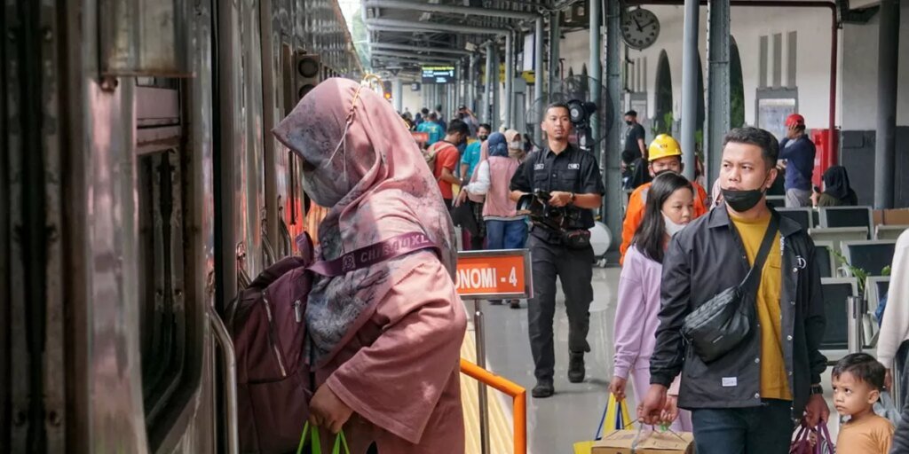 harian-terbit-mudik-kereta-1738406150