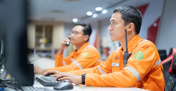 pastikan-pasokan-listrik-aman-pln-np-terjunkan-5879-personel-siaga-ramadan_256916-2