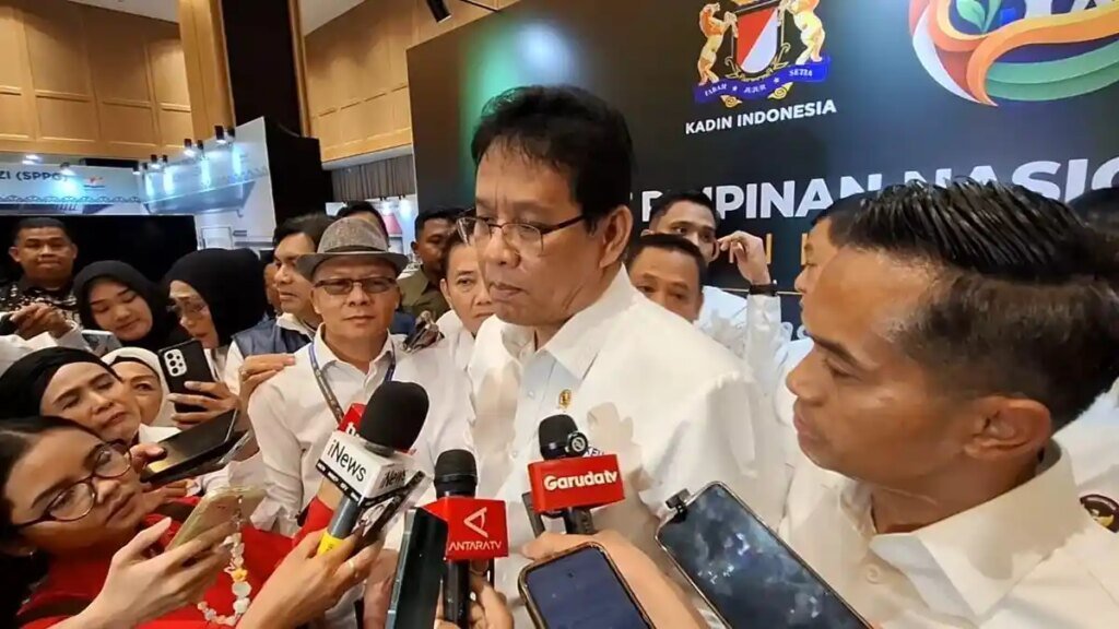 Menteri-Keuangan-Menkeu-Purbaya-Yudhi-Sadewa-usai-menghadiri-acara-Rapimnas-Kadin