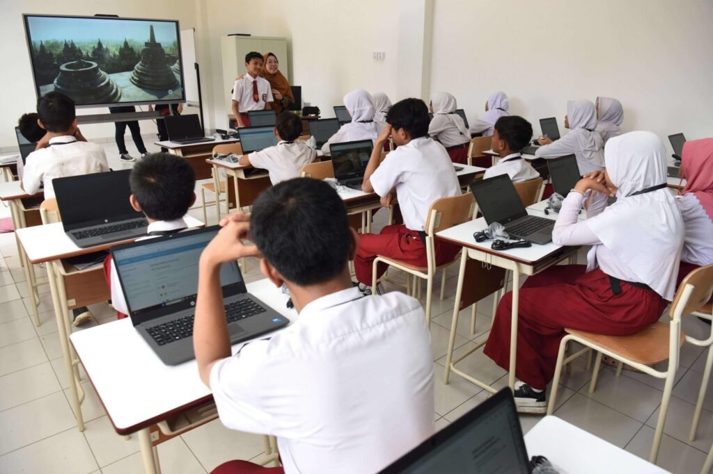 antarafoto-simulasi-sekolah-rakyat-di-srmp-6-jakarta-1752112375-scaled-1