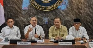 pemerintah-perkuat-distribusi-pangan-dan-perekonomian-desa-pembangunan-koperasi-merah-putih-dikebut_306006