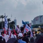 ribuan-buruh-berkumpul-di-f