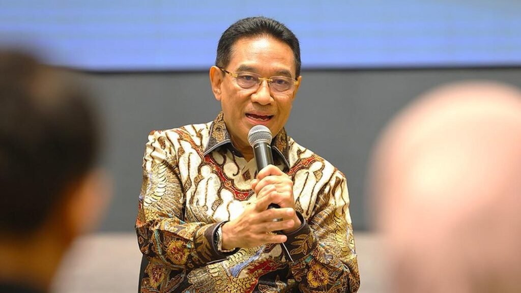 026302300_1760932302-Wamenkes_Benny_atau_Benjamin_Paulus_Octavianus
