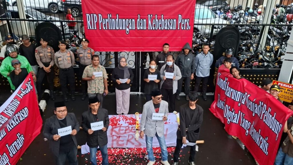 6945ace6927ad-dinilai-kian-hadapi-tekanan-pemerintah-didesak-jamin-perlindungan-kebebasan-pers_1265_711