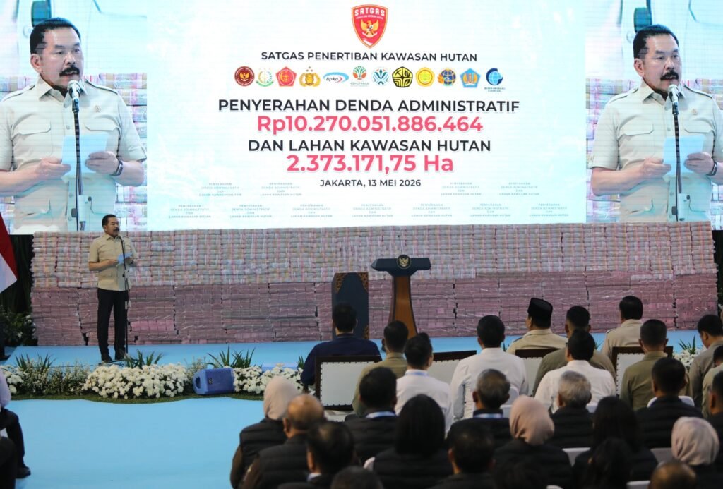 Jaksa-Agung-ST-Burhanuddin-menegaskan-penyerahan-dana-Rp102-triliun-dan-penguasaan-kembali-jutaan-hektare-lahan-oleh-Satgas-PKH-merupakan-bukti-nyata-penegakan-hukum