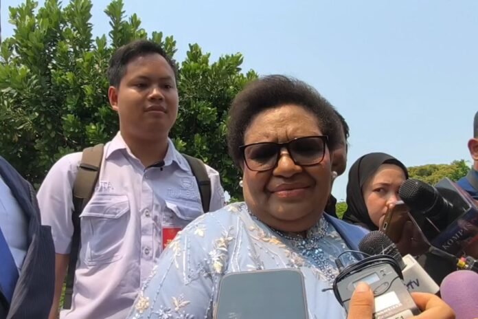 Wakil-Menteri-Dalam-Negeri-Ribka-Haluk-pembangunan-papua-696x464