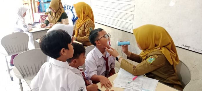 ckg-anak-sekolah-cek-kesehatan-gratis-696x313