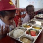 makan-bergizi-gratis-mbg-di-papua-696x442