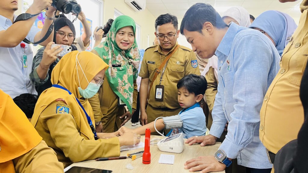 wamenkes-saat-meninjau-lokasi-ckg-pelajar-di-sd-prestasi-glo-hgwr